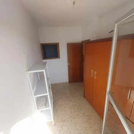 Homestay Frente Al Mercadona A *